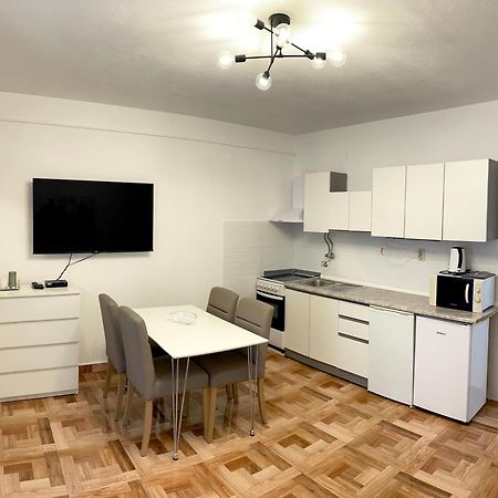 Apartments Derado Supetar Εξωτερικό φωτογραφία