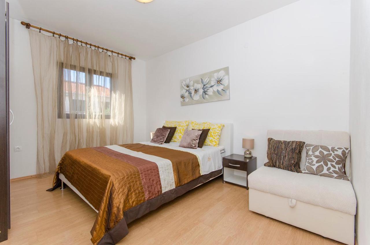 Apartments Derado Supetar Εξωτερικό φωτογραφία