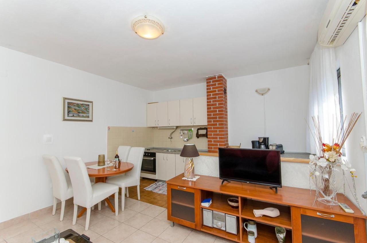 Apartments Derado Supetar Εξωτερικό φωτογραφία