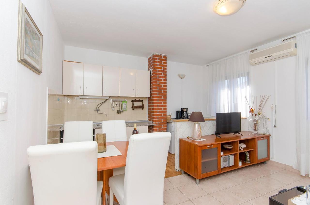 Apartments Derado Supetar Εξωτερικό φωτογραφία