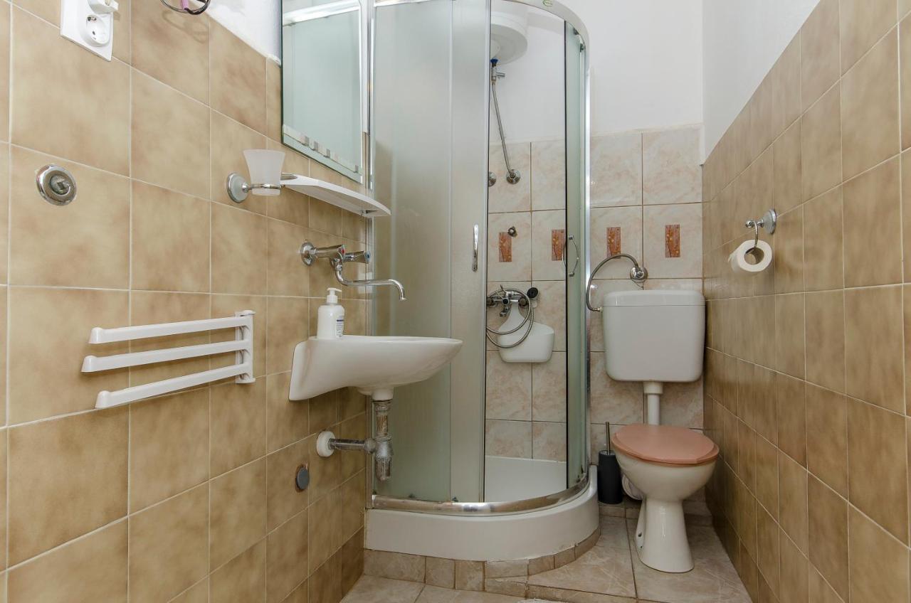 Apartments Derado Supetar Εξωτερικό φωτογραφία