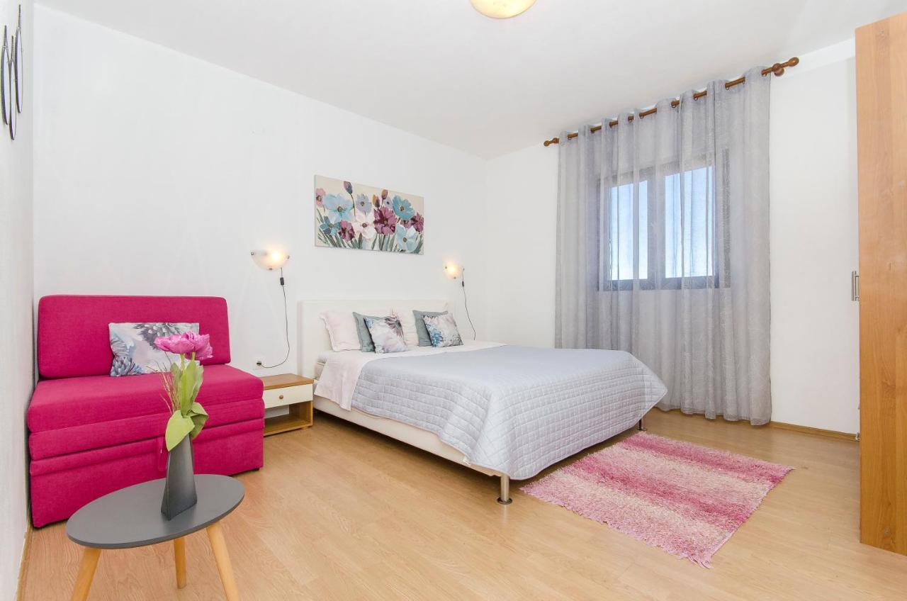 Apartments Derado Supetar Εξωτερικό φωτογραφία