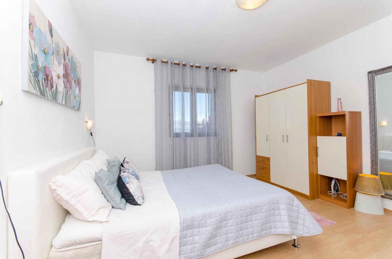 Apartments Derado Supetar Εξωτερικό φωτογραφία