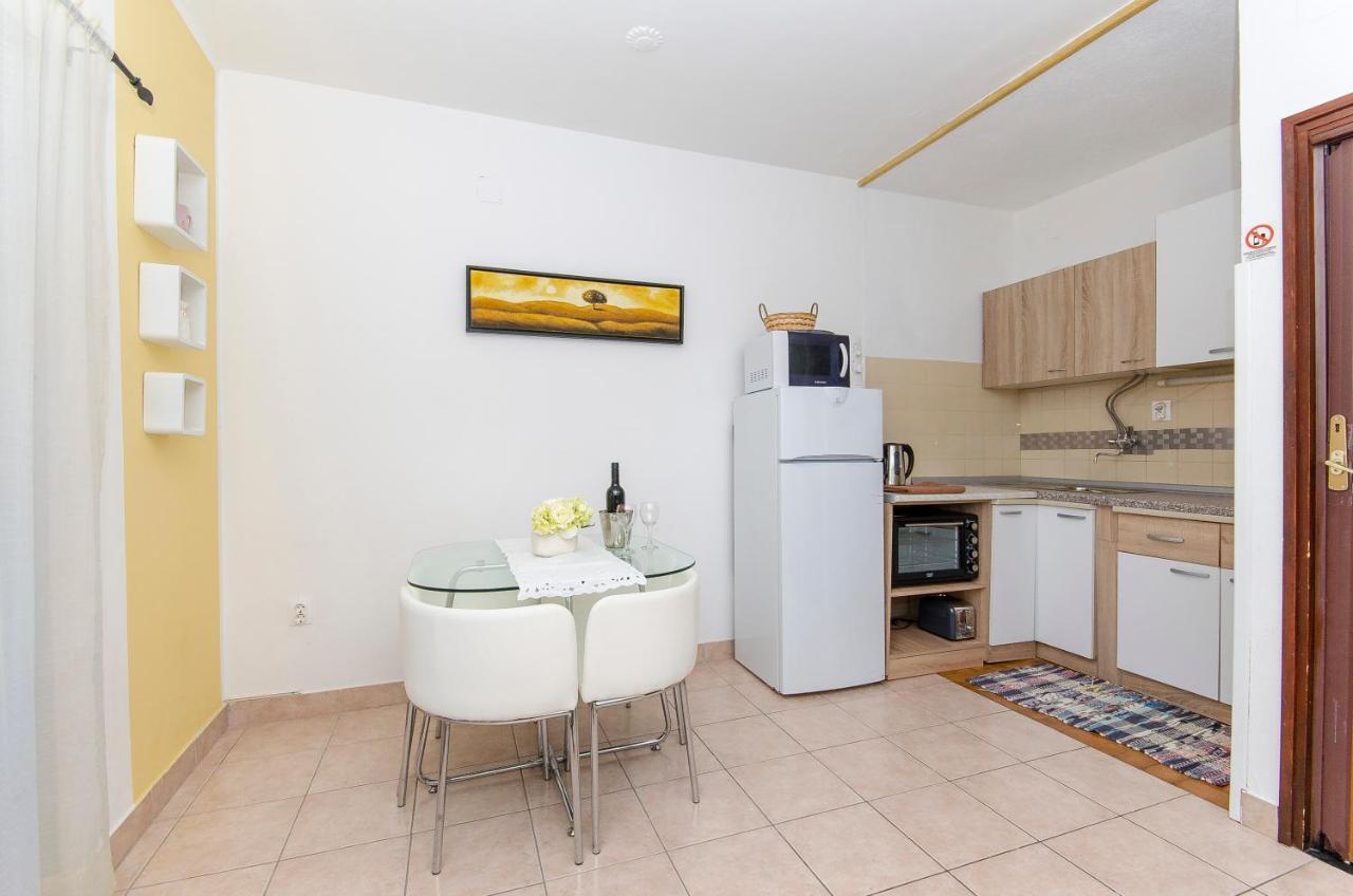 Apartments Derado Supetar Εξωτερικό φωτογραφία
