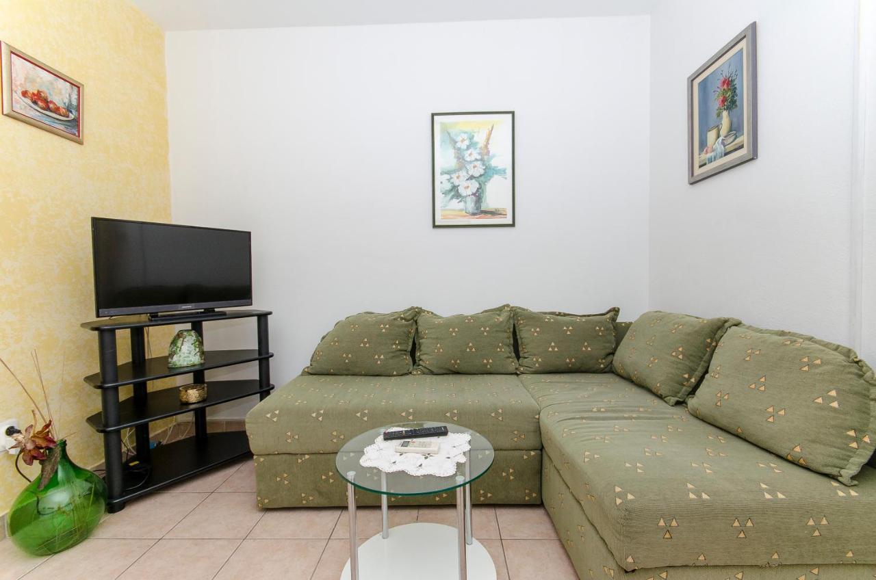 Apartments Derado Supetar Εξωτερικό φωτογραφία