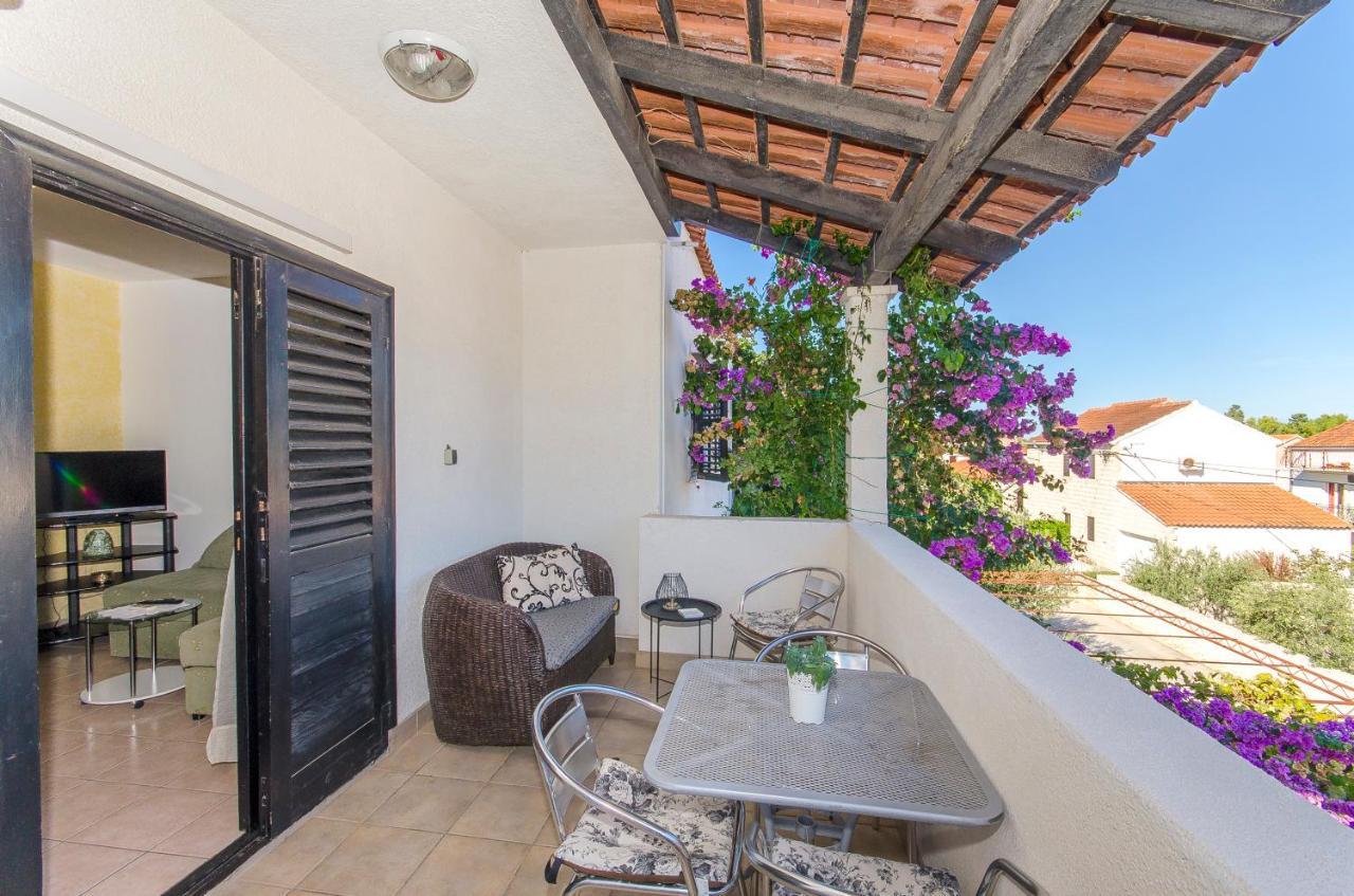 Apartments Derado Supetar Εξωτερικό φωτογραφία