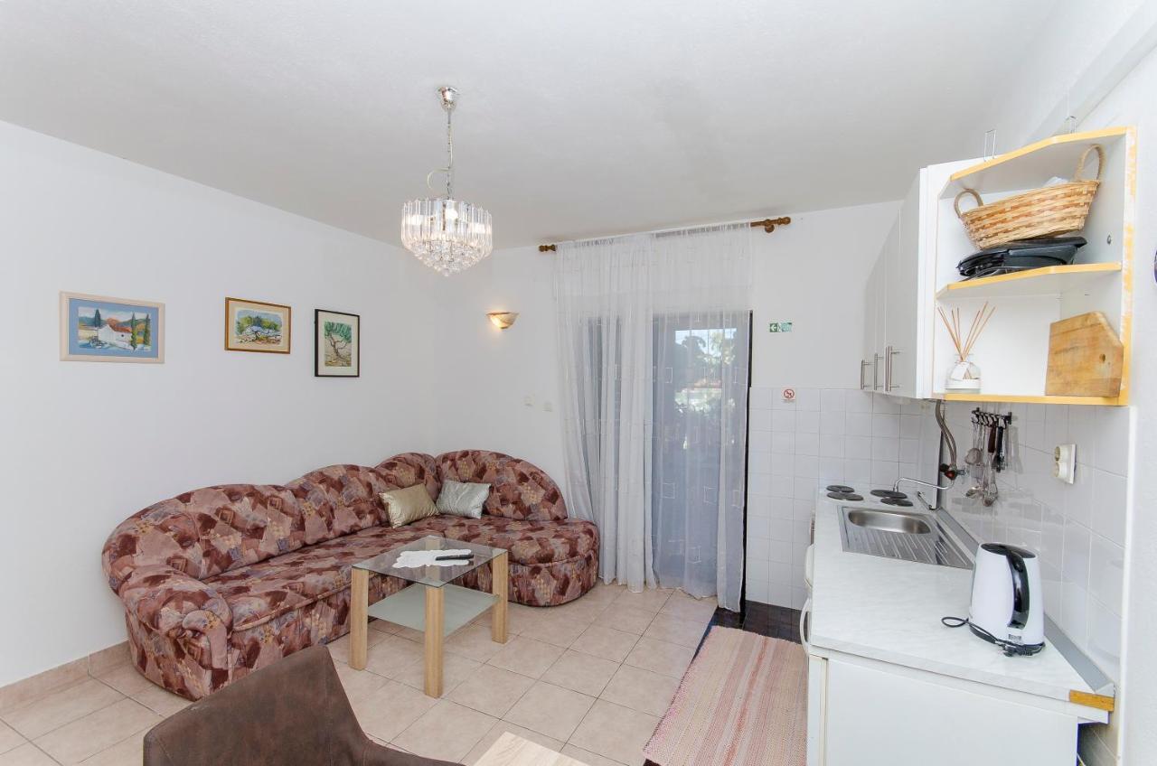 Apartments Derado Supetar Εξωτερικό φωτογραφία
