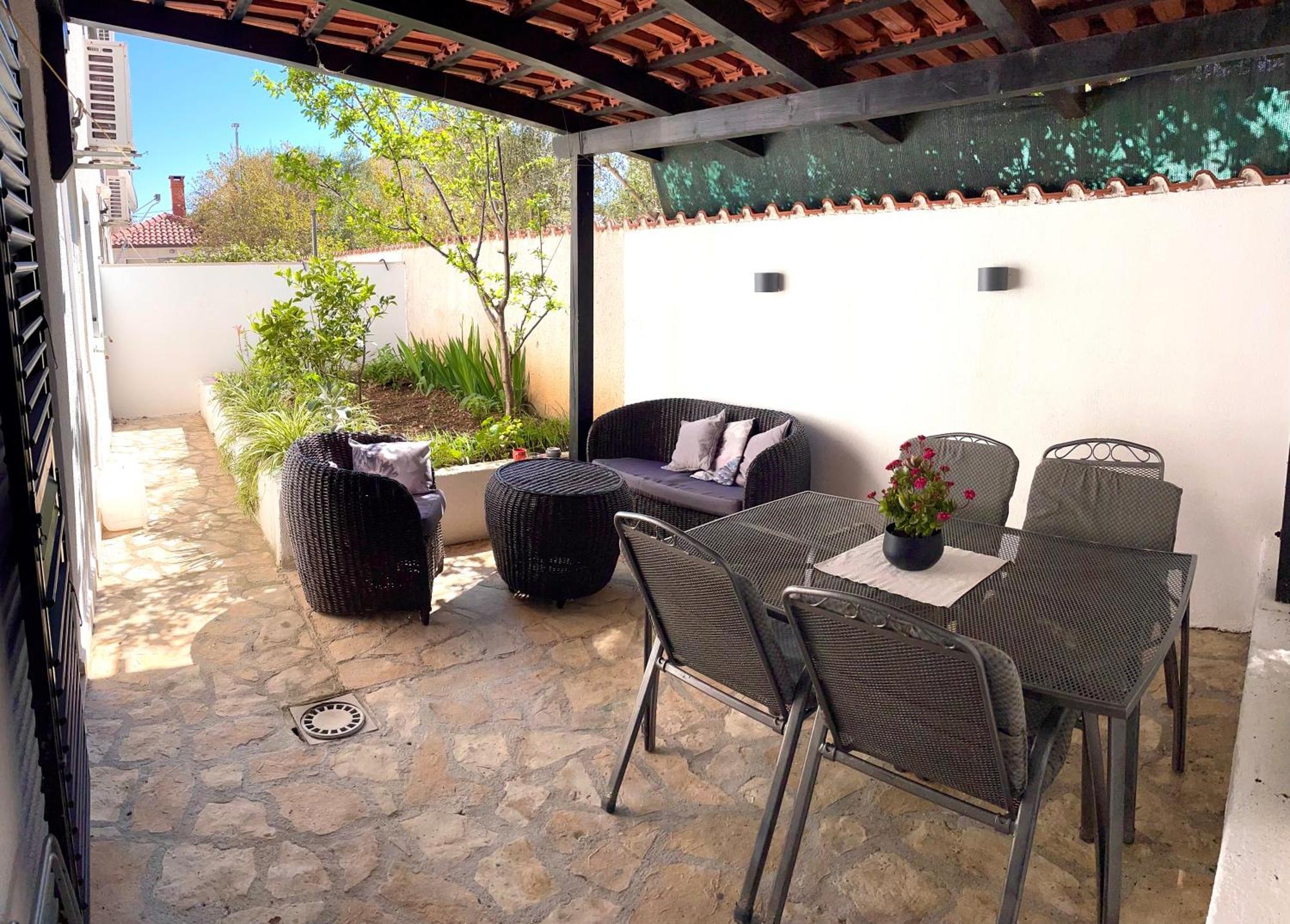 Apartments Derado Supetar Εξωτερικό φωτογραφία